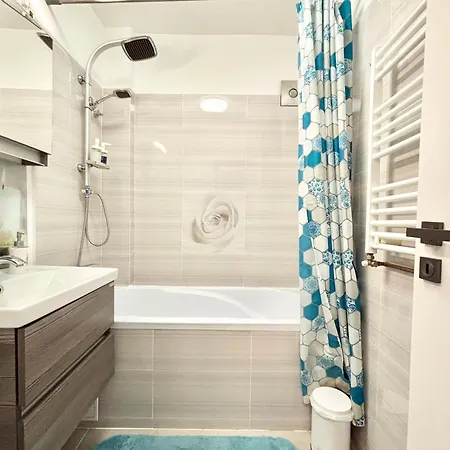 Daire Ospitalier Piata Operei - 5 Spacious Apartments In City Center *