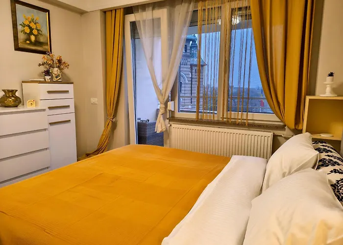 Ospitalier Piata Operei - Sunrise - Golden - Lavendel